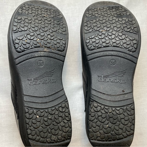 Woman’s dansko shoes size 6 - Picture 3 of 3